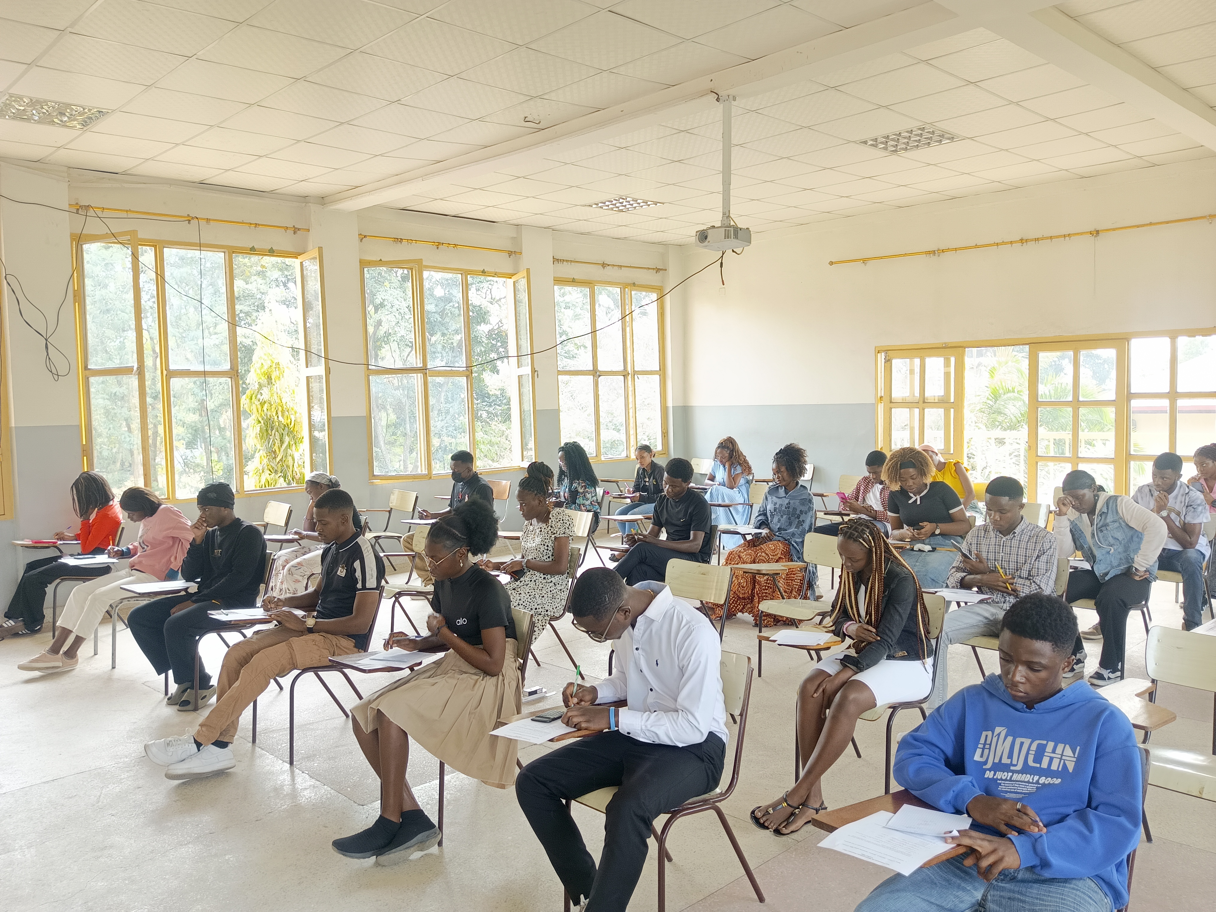 RETOUR EN IMAGES SUR LE 1er CONCOURS D’ADMISSION 2026-2027 DE LA FACULTÉ DES SCIENCES AGRONOMIQUES ET VÉTÉRINAIRES (FSAV)